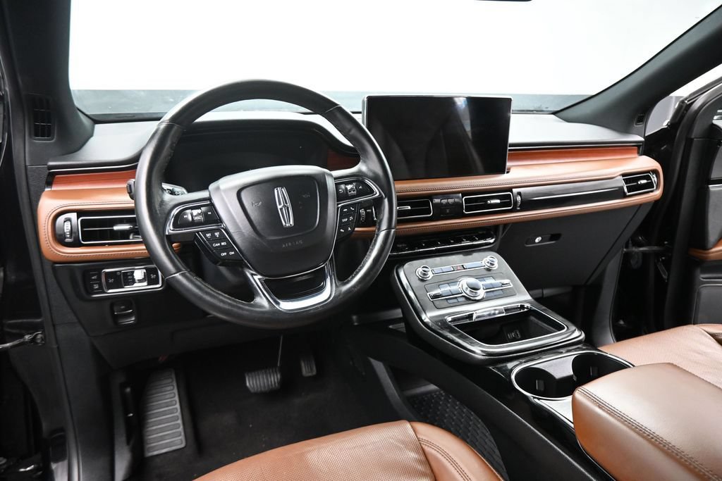 Used 2023 Lincoln Nautilus Reserve w/ Luxury Package FWD image 11