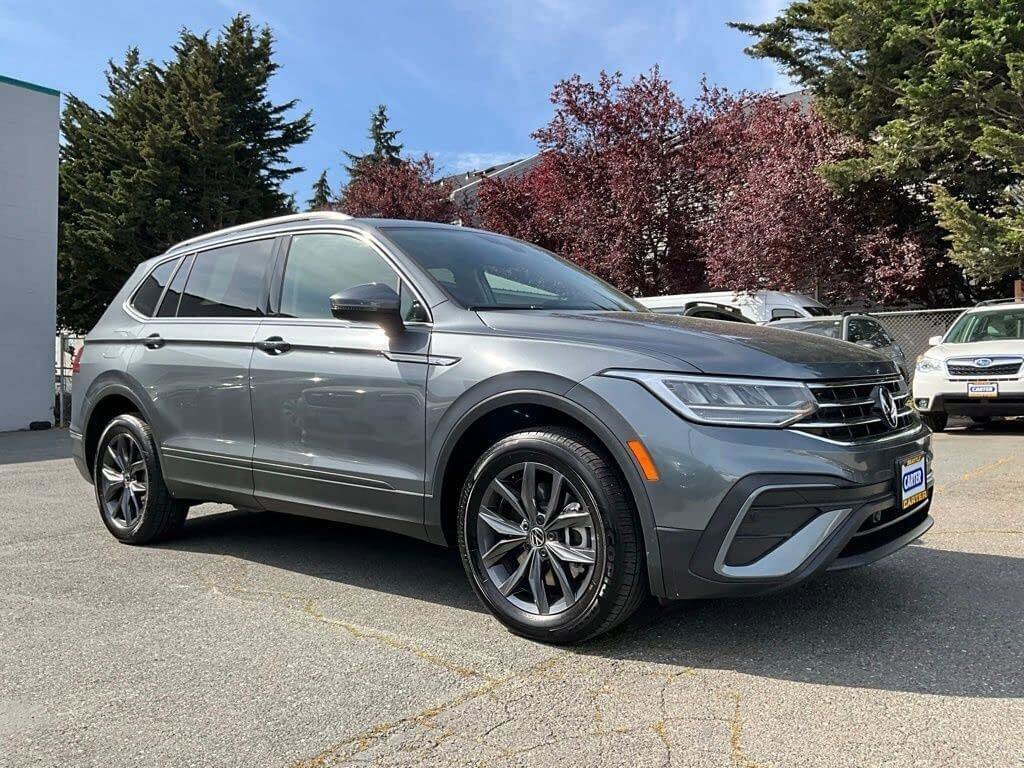 Certified 2023 Volkswagen Tiguan SE AWD/4WD image 2