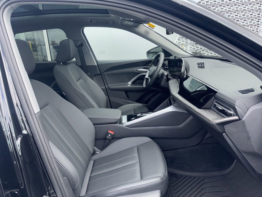 Certified 2025 Audi Q5 2.0T Premium Plus w/ Premium Plus image 8