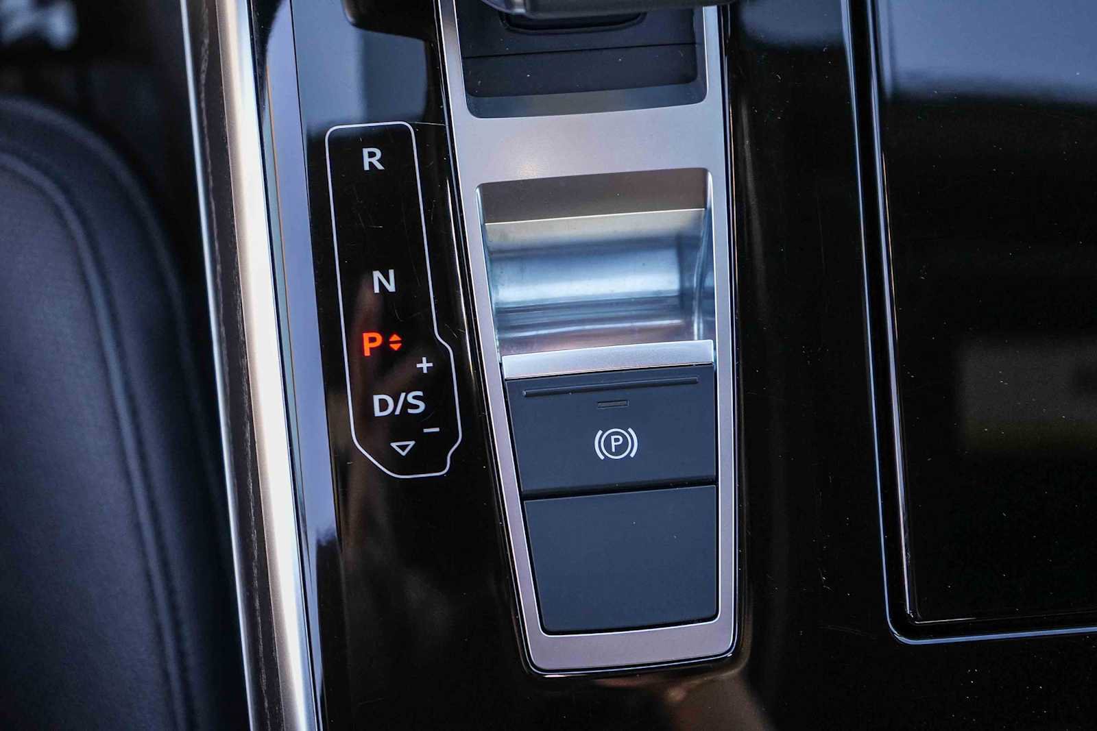 Used 2025 Audi A8 L 3.0T AWD/4WD image 28