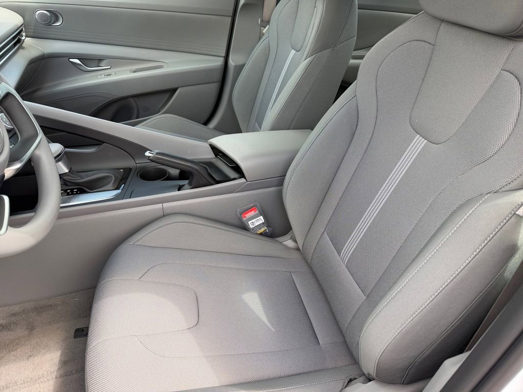 New 2026 Hyundai Elantra SE FWD image 10