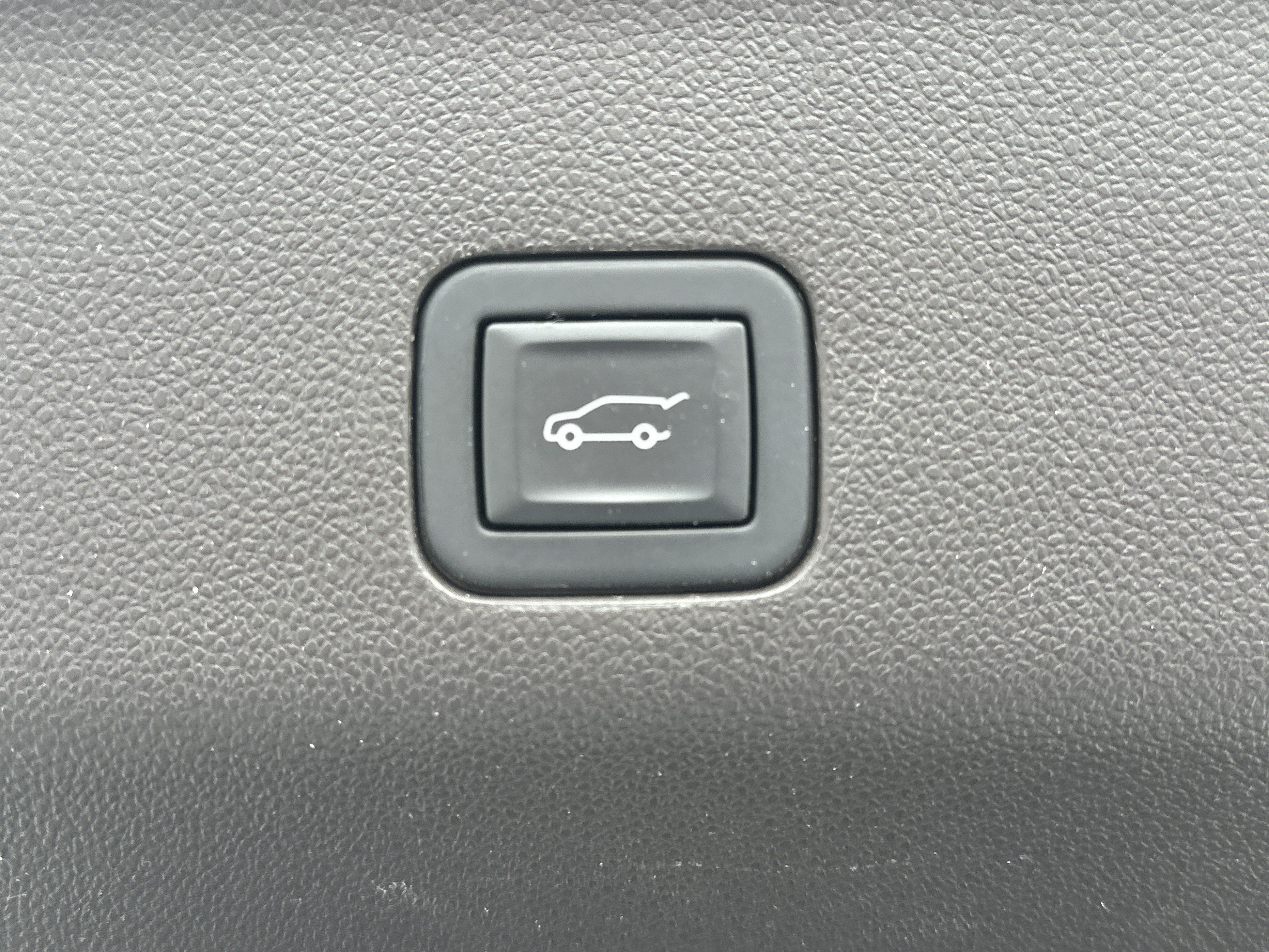 Used 2024 GMC Yukon SLT w/ SLT Luxury Package RWD image 15