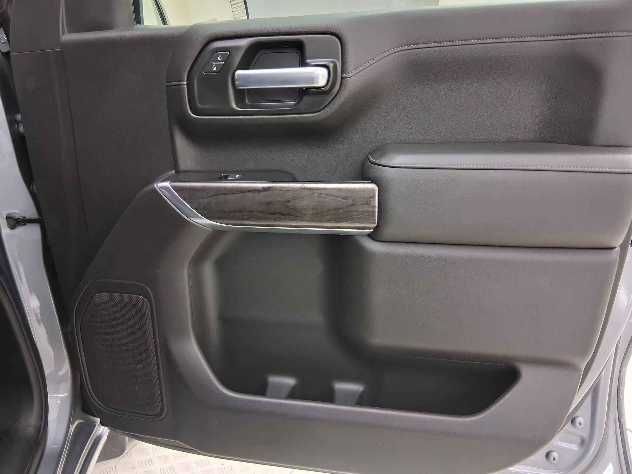 Used 2020 Chevrolet Silverado 1500 LTZ w/ LTZ Plus Package RWD image 34