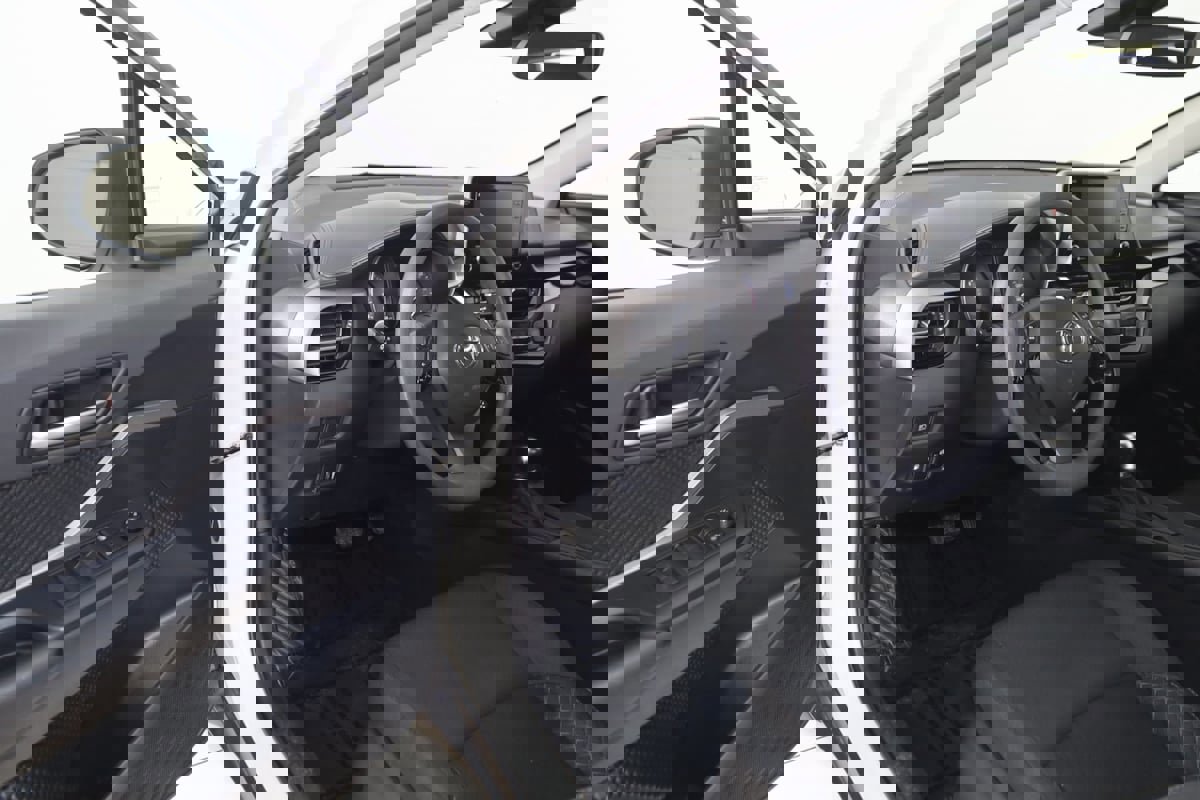 Used 2021 Toyota C-HR LE image 43