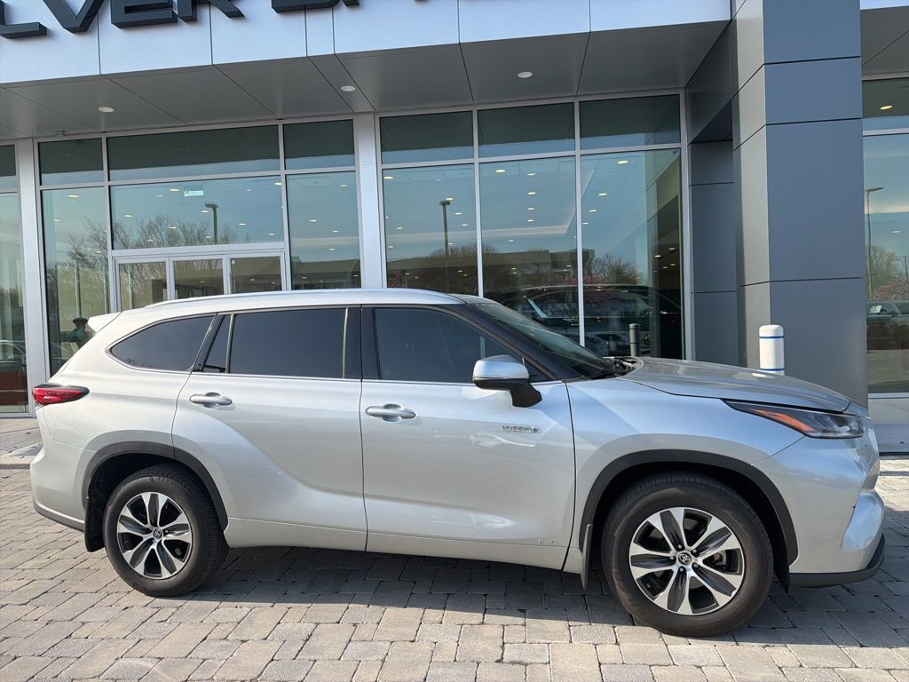 Used 2021 Toyota Highlander XLE image 5