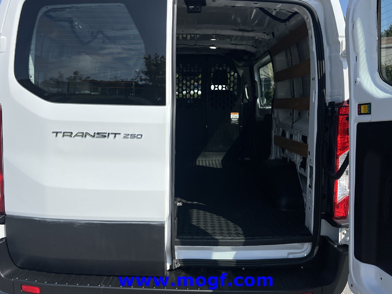 Used 2025 Ford Transit 250 Low Roof w/ Exterior Upgrade Package RWD image 18