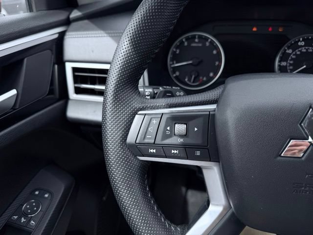 Used 2025 Mitsubishi Outlander SE AWD/4WD image 30