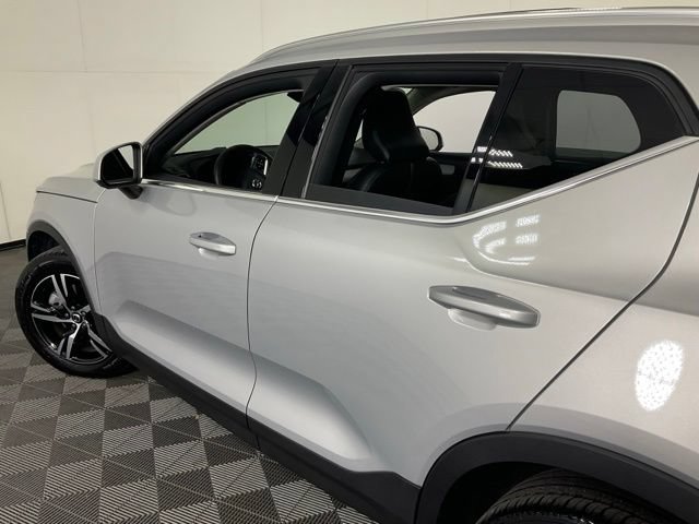 Certified 2025 Volvo XC40 B5 Core AWD/4WD image 31