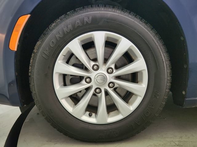 Used 2019 Chrysler Pacifica Touring-L FWD image 29