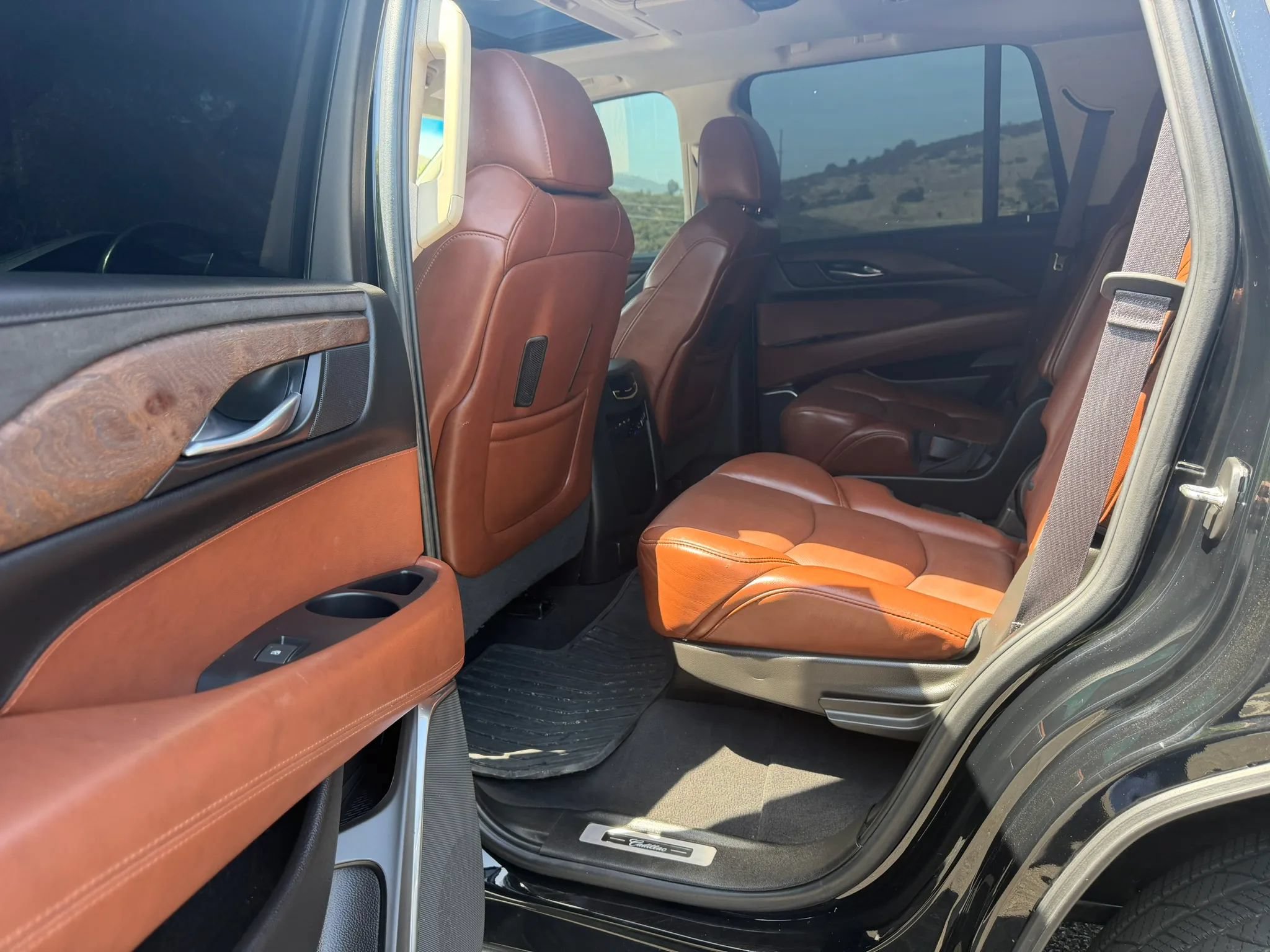 Used 2017 Cadillac Escalade Premium Luxury AWD/4WD image 13