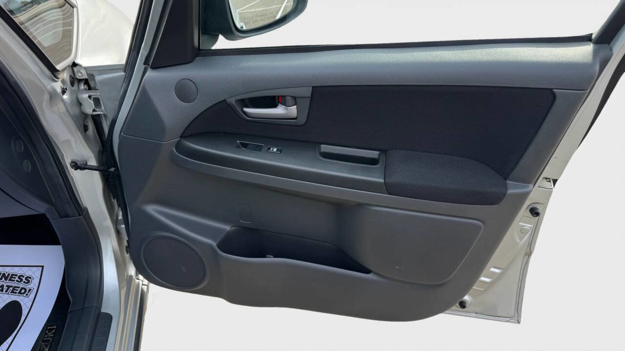 Used 2010 Suzuki SX4 Base 4dr Crossover CVT image 16