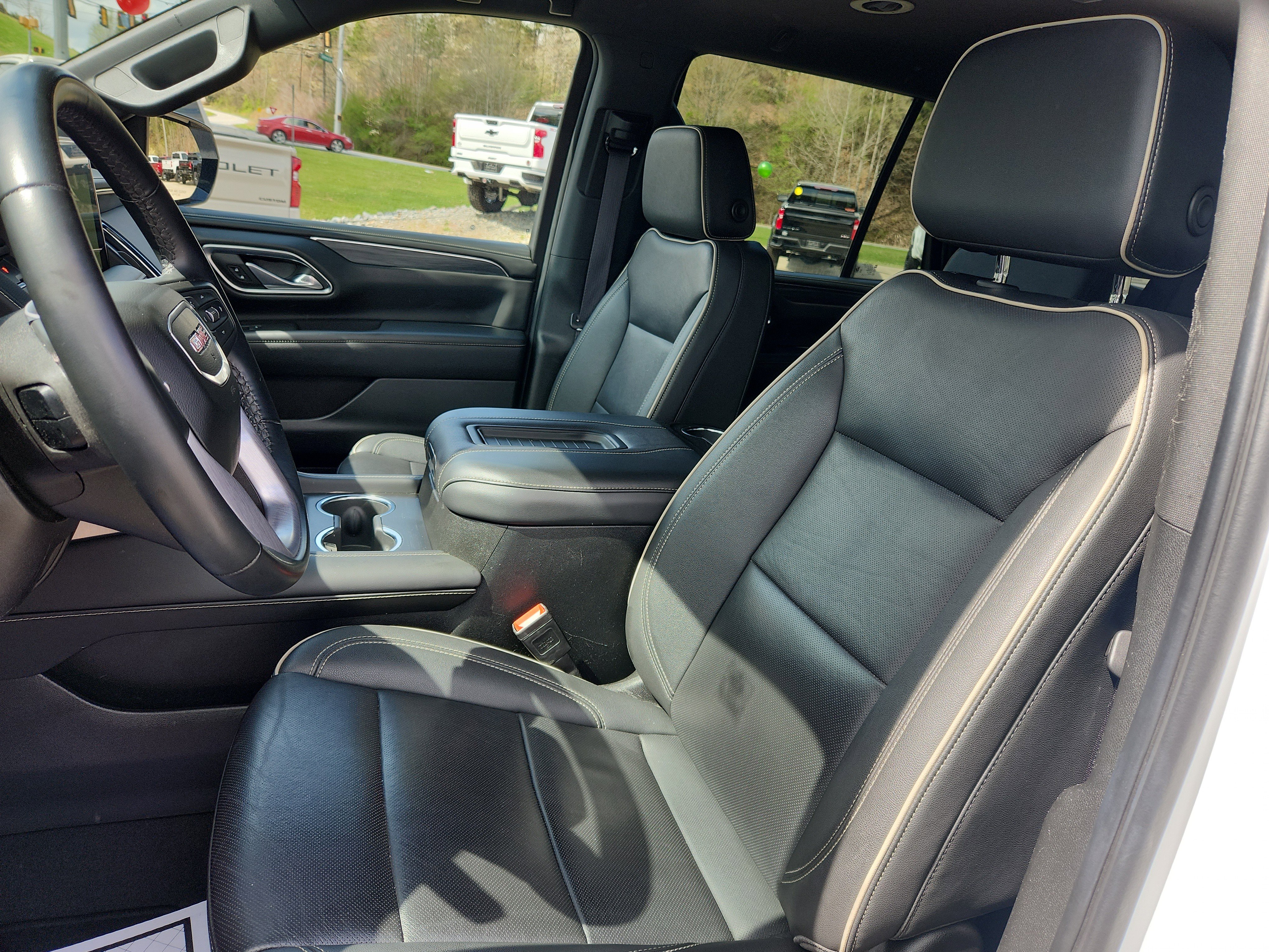 Used 2024 GMC Yukon SLT image 14