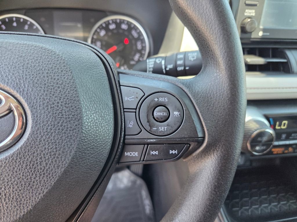 Used 2021 Toyota RAV4 XLE FWD image 30