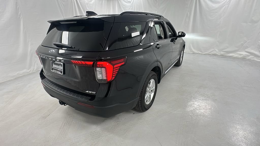 Used 2025 Ford Explorer Active image 3