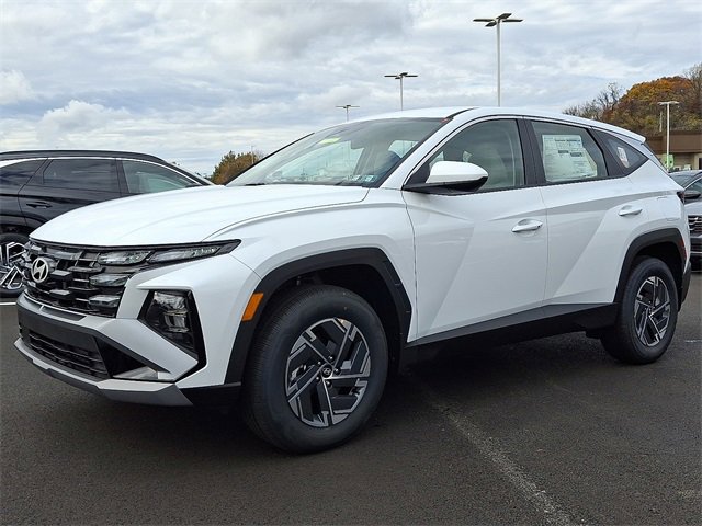 New 2026 Hyundai Tucson Blue SE image 2