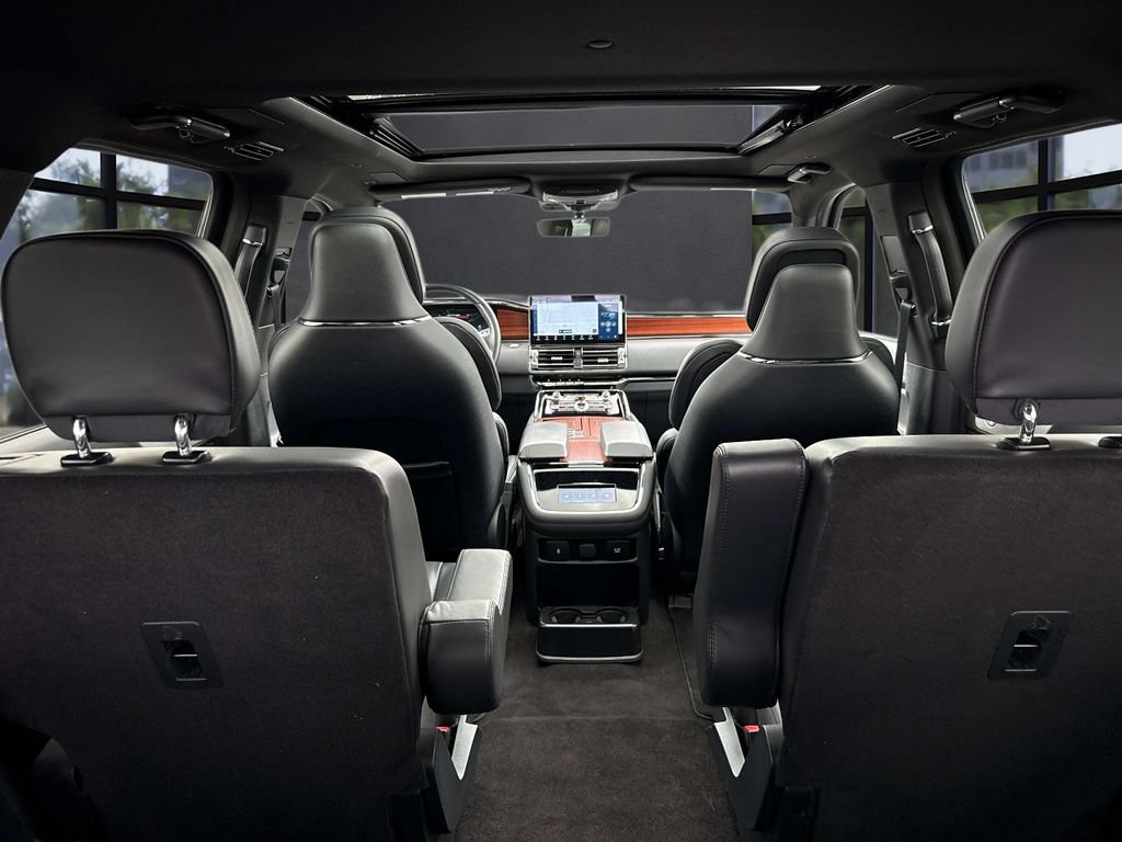 Used 2024 Lincoln Navigator Reserve AWD/4WD image 11