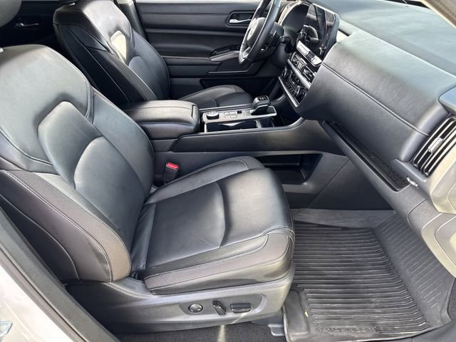 Used 2024 Nissan Pathfinder SL w/ Black Appearance Package image 26