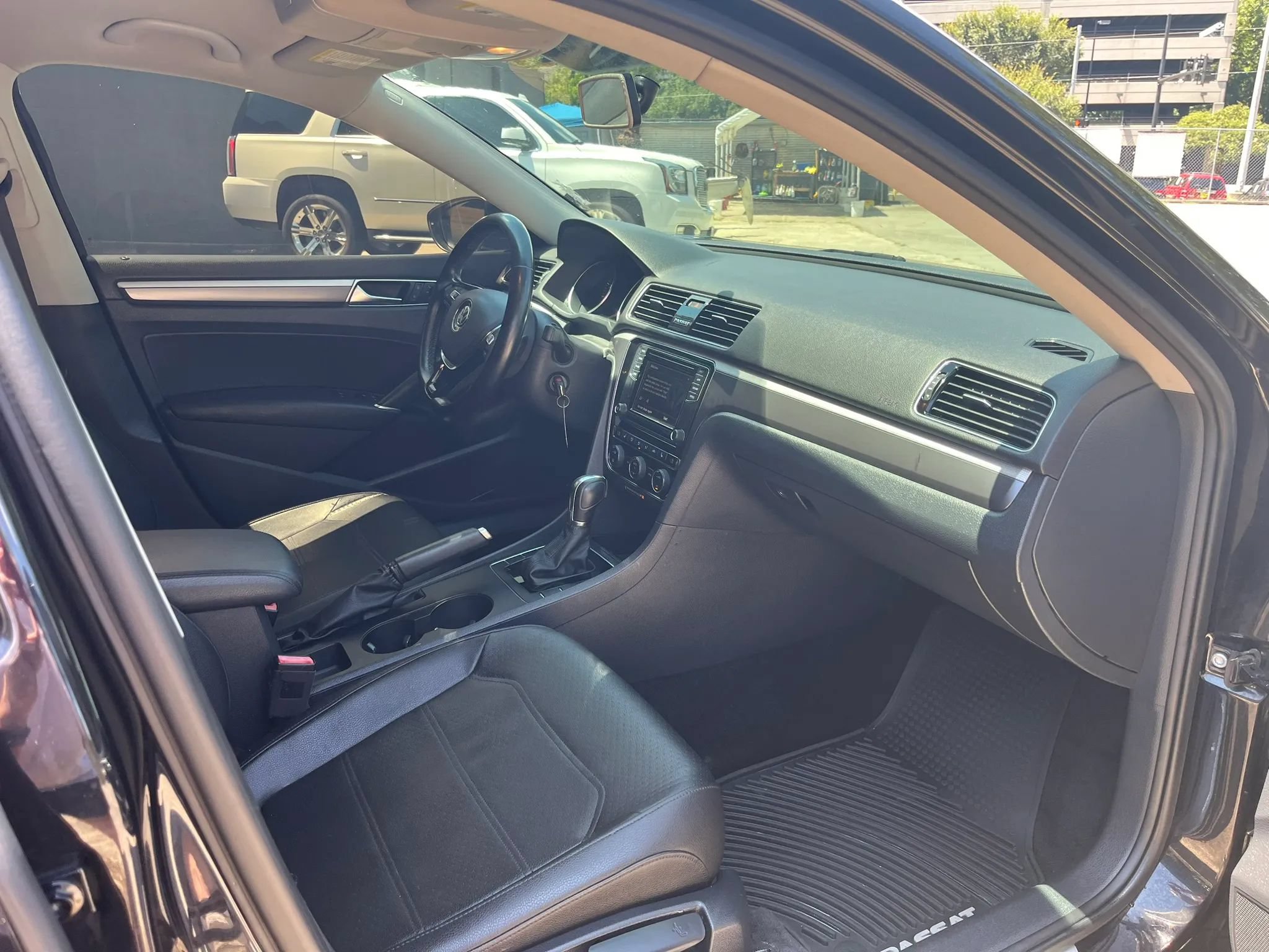 Used 2018 Volkswagen Passat 2.0T R-Line w/ R-Line Lighting Package FWD image 19