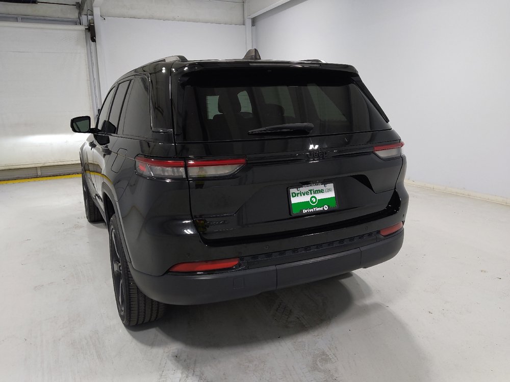 Used 2022 Jeep Grand Cherokee Altitude AWD/4WD image 6