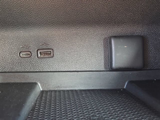 Used 2025 Chevrolet Traverse LT w/ LPO, Floor Liner Package FWD image 34