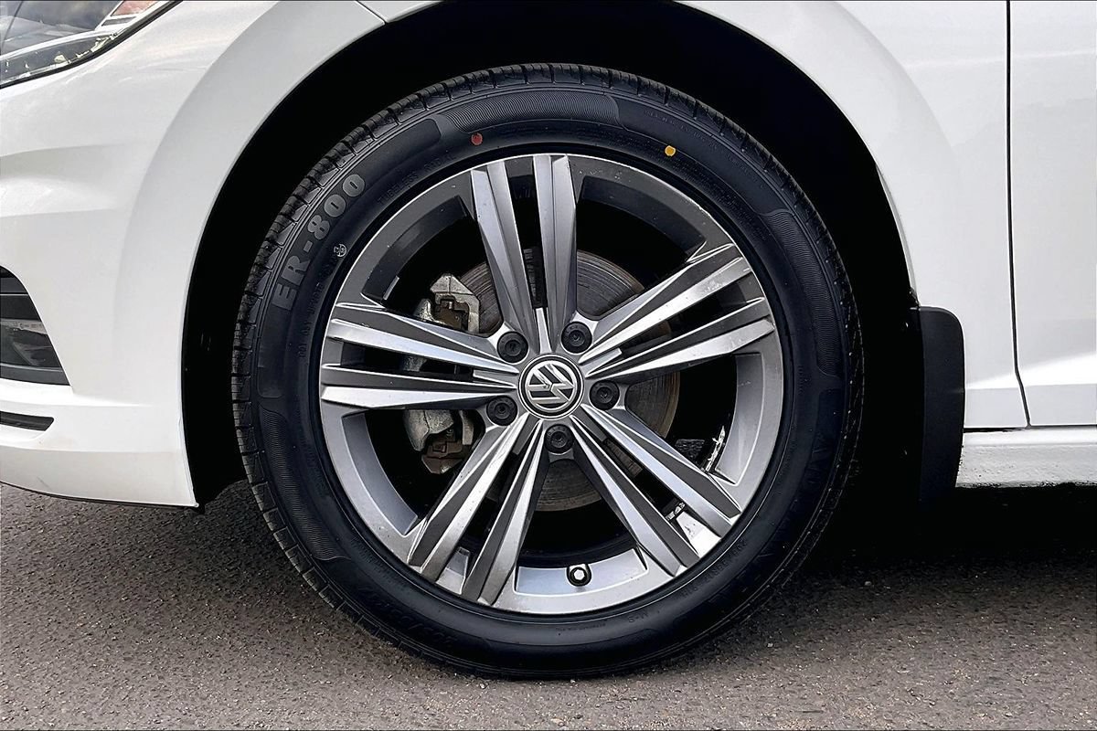 Used 2019 Volkswagen Jetta R-Line w/ R-Line Cold Weather Package FWD image 9