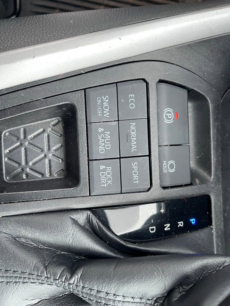 Used 2023 Toyota RAV4 LE image 13