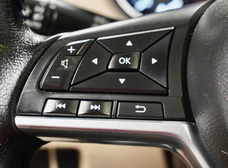 Used 2017 Nissan Rogue SV image 17