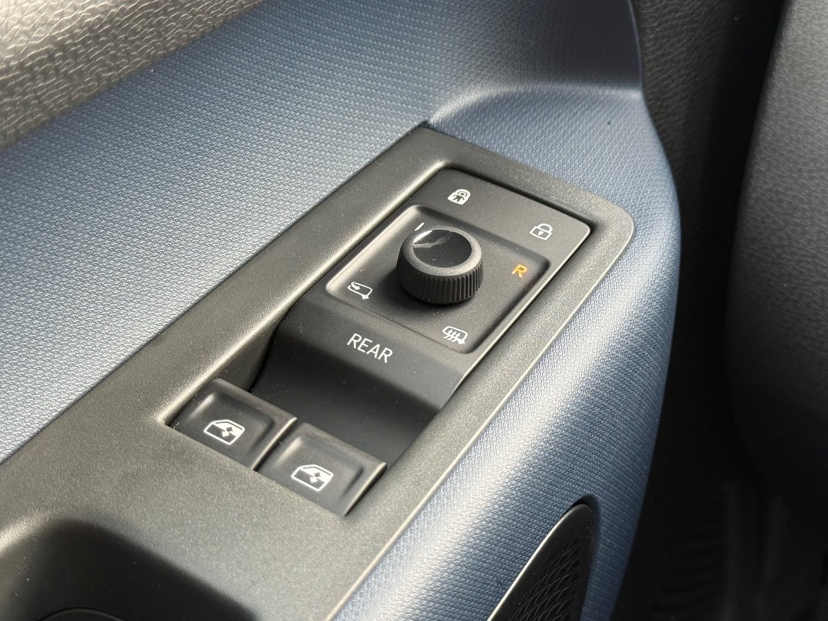 Used 2025 Volkswagen ID. Buzz Pro S RWD image 13
