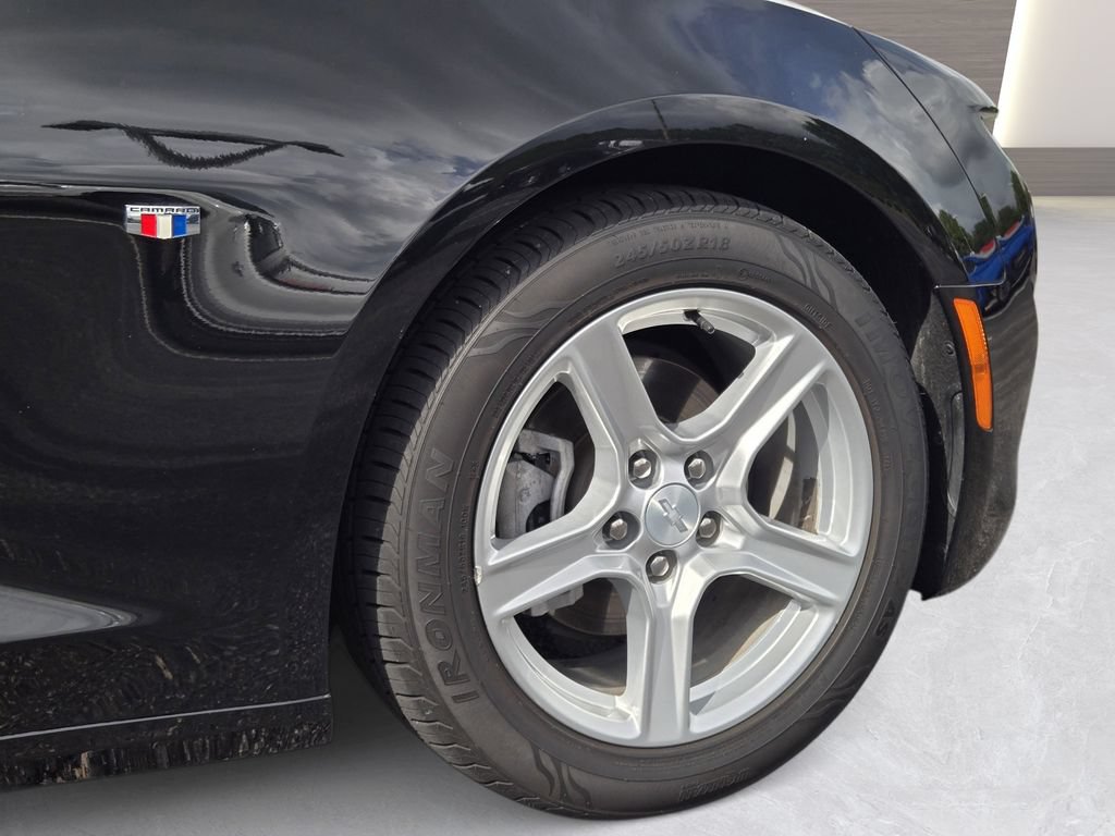 Used 2023 Chevrolet Camaro LT RWD image 11
