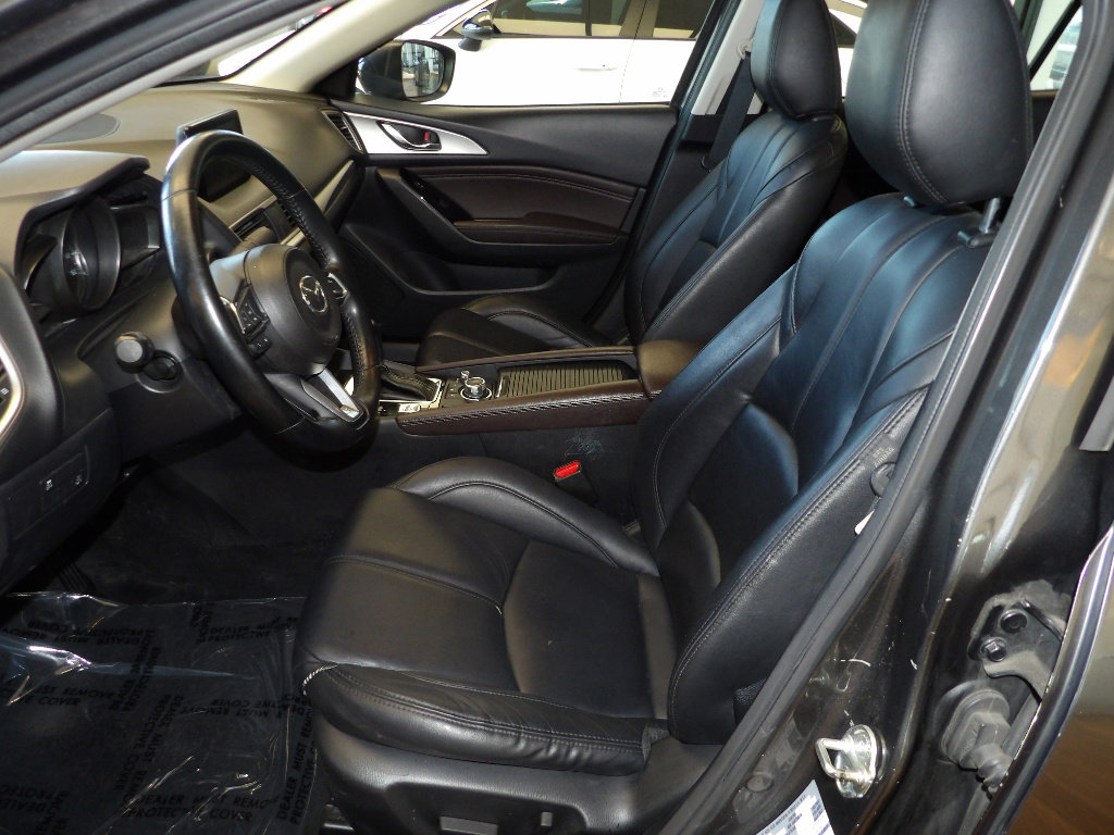 Used 2018 MAZDA MAZDA3 Touring FWD image 25