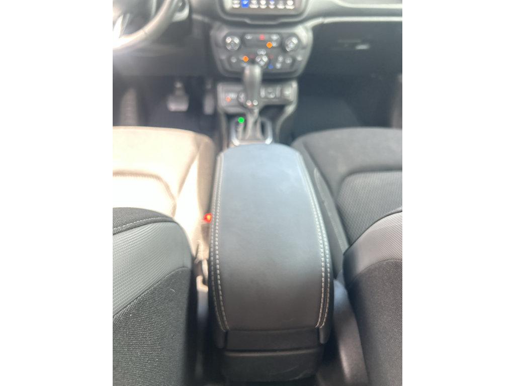 Used 2023 Jeep Renegade Altitude w/ Convenience Group I AWD/4WD image 9