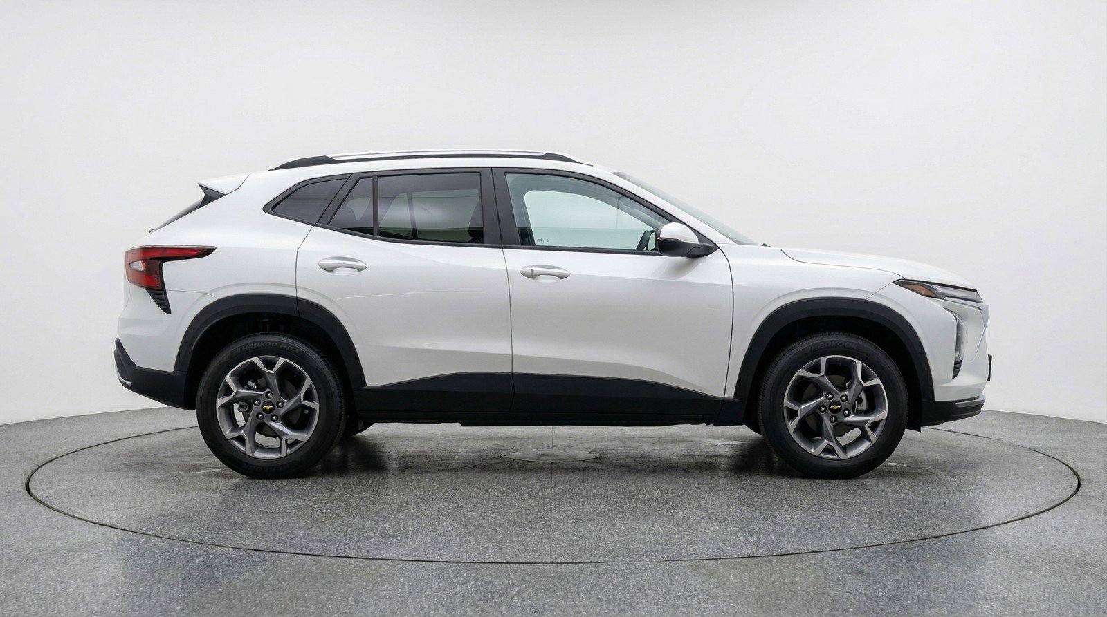 Used 2025 Chevrolet Trax LT image 11