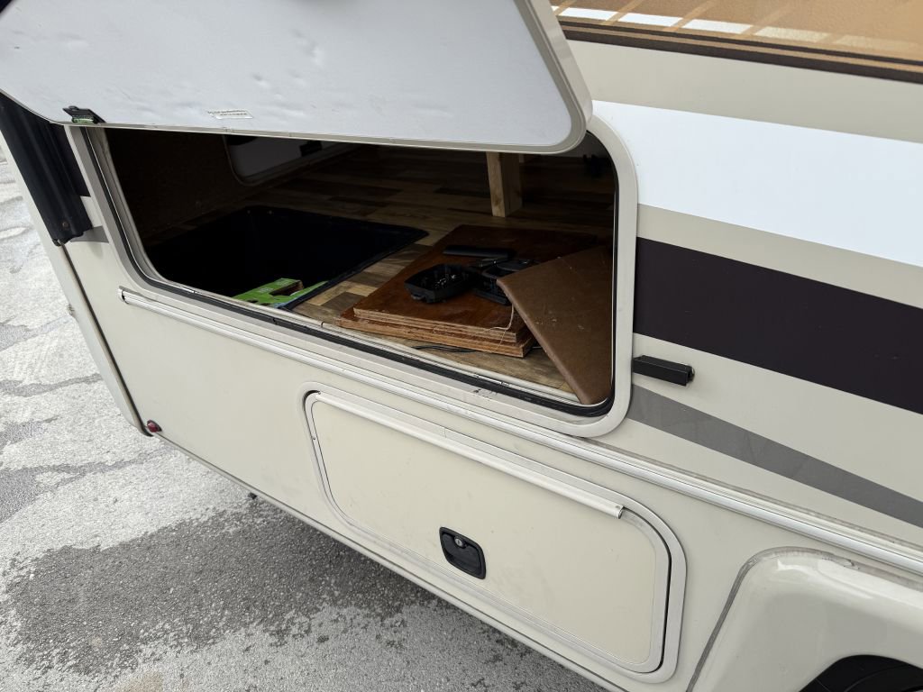 Used 2014 Mercedes-Benz Sprinter 3500 image 19