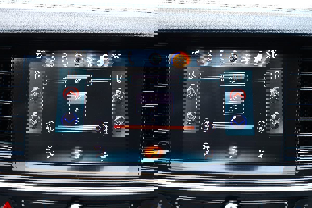 Used 2018 Buick Regal Essence w/ Driver Confidence Package #1 image 20