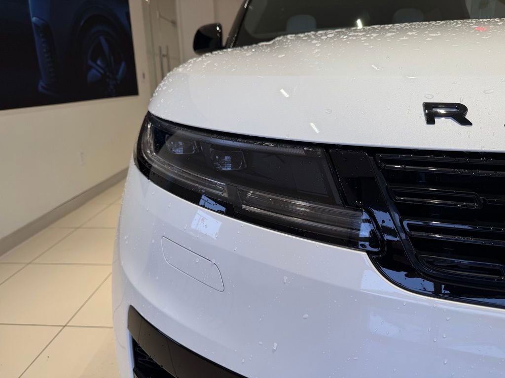 New 2025 Land Rover Range Rover Sport Dynamic SE AWD/4WD image 8