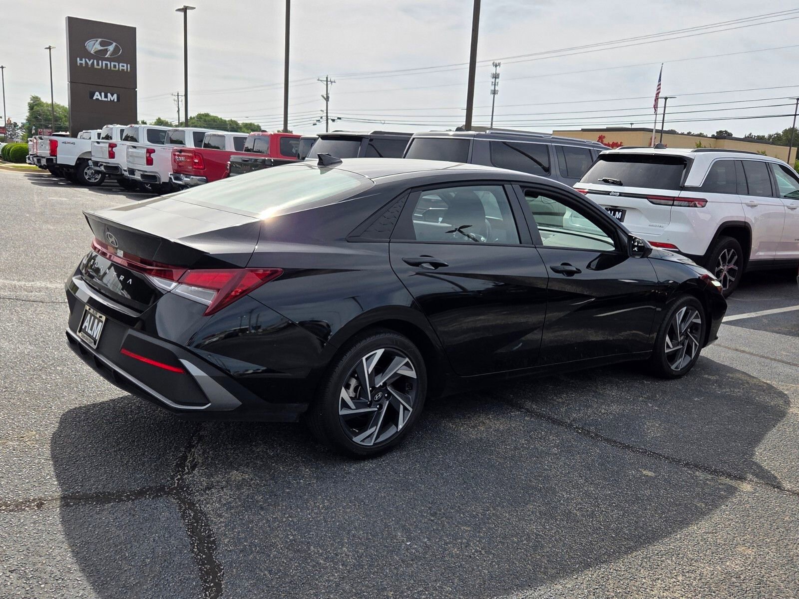 Used 2025 Hyundai Elantra Sport image 12