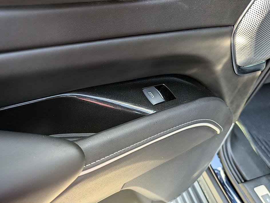 Certified 2024 Cadillac Escalade Premium Luxury Platinum image 31