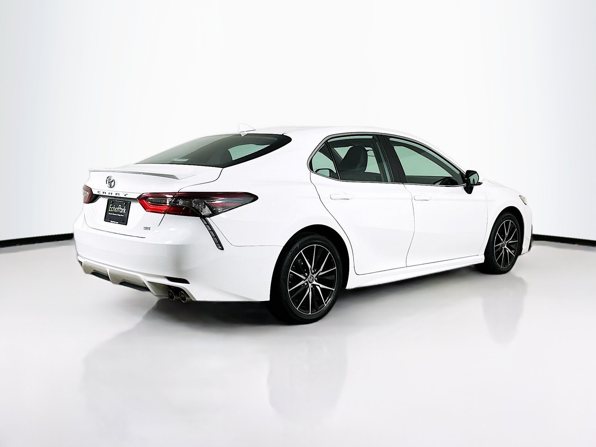 Used 2024 Toyota Camry SE FWD image 9