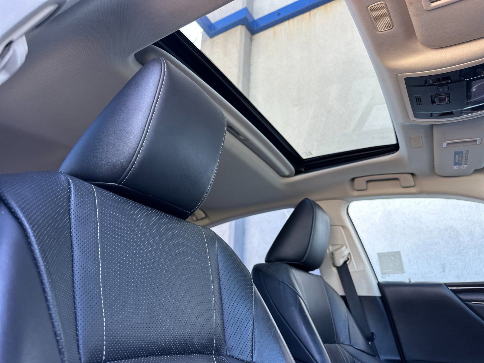 Used 2021 Lexus ES 300h 300h Luxury w/ Accessory Package 2 image 16