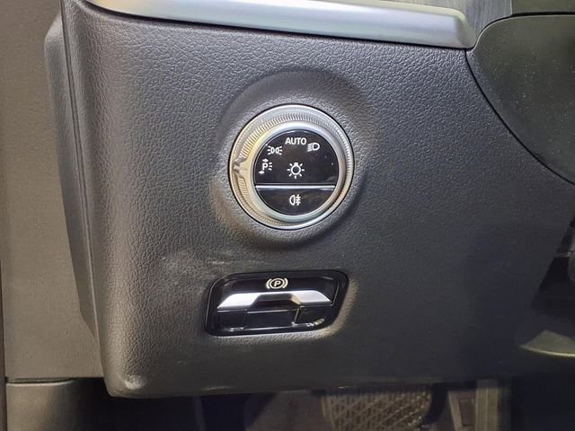 Used 2025 Mercedes-Benz C 300 4MATIC Sedan image 13