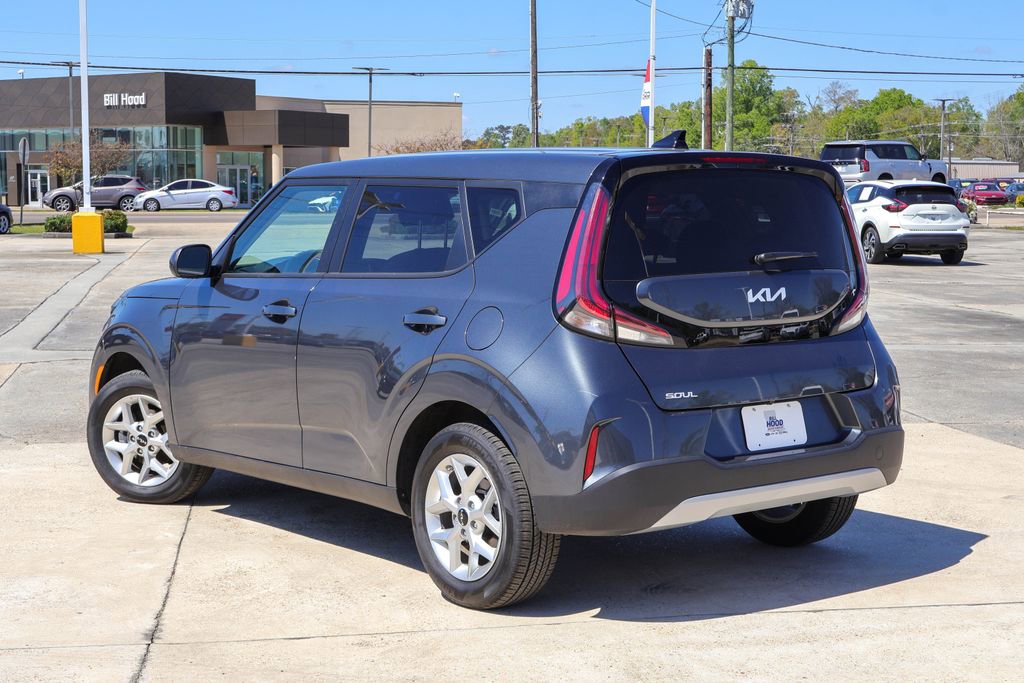 Used 2025 Kia Soul LX w/ LX Technology Package image 2