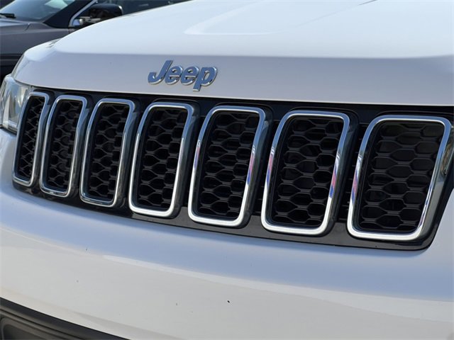 Used 2021 Jeep Grand Cherokee Laredo image 37