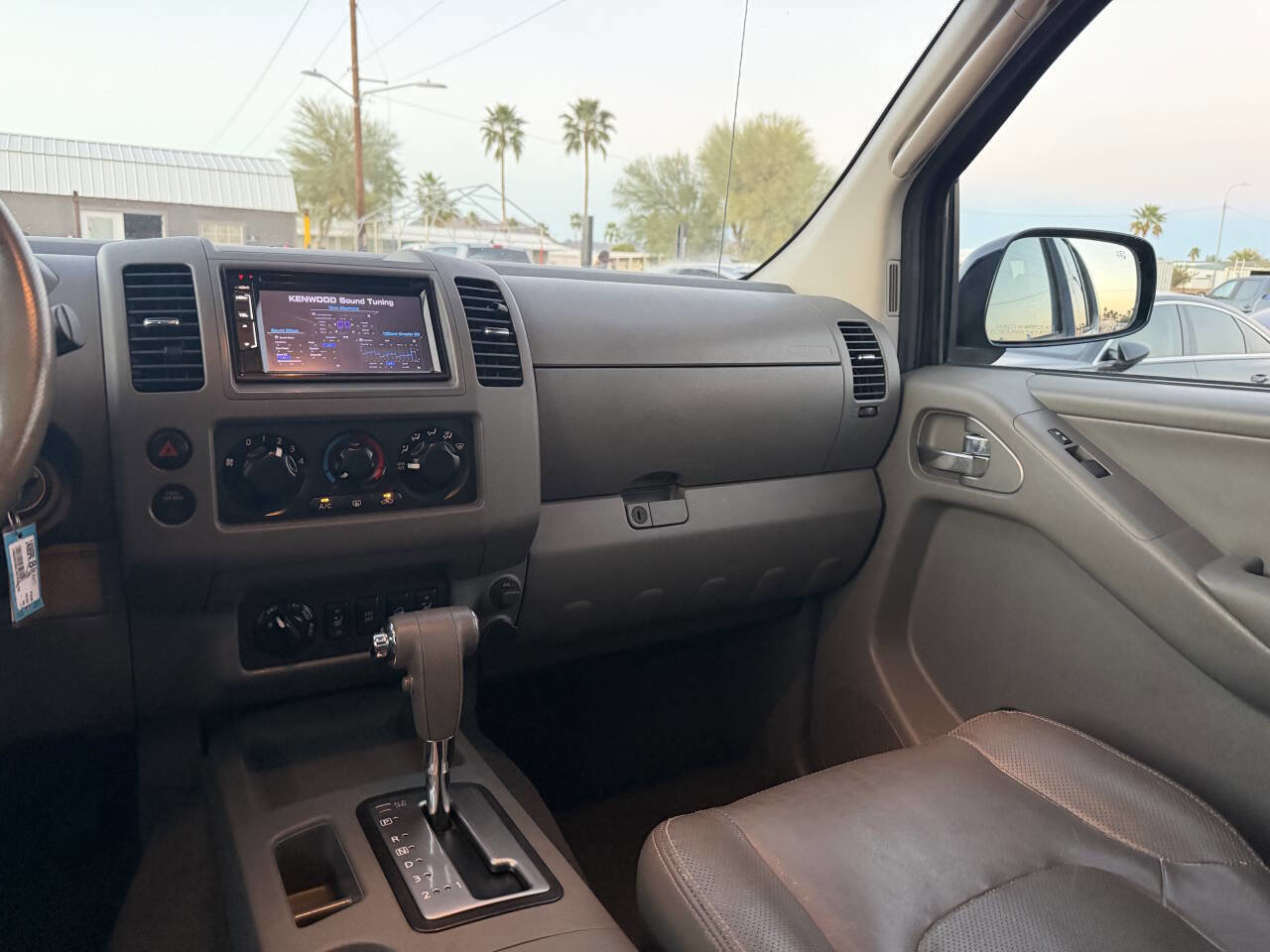Used 2008 Nissan Frontier LE w/ Leather Pkg image 25