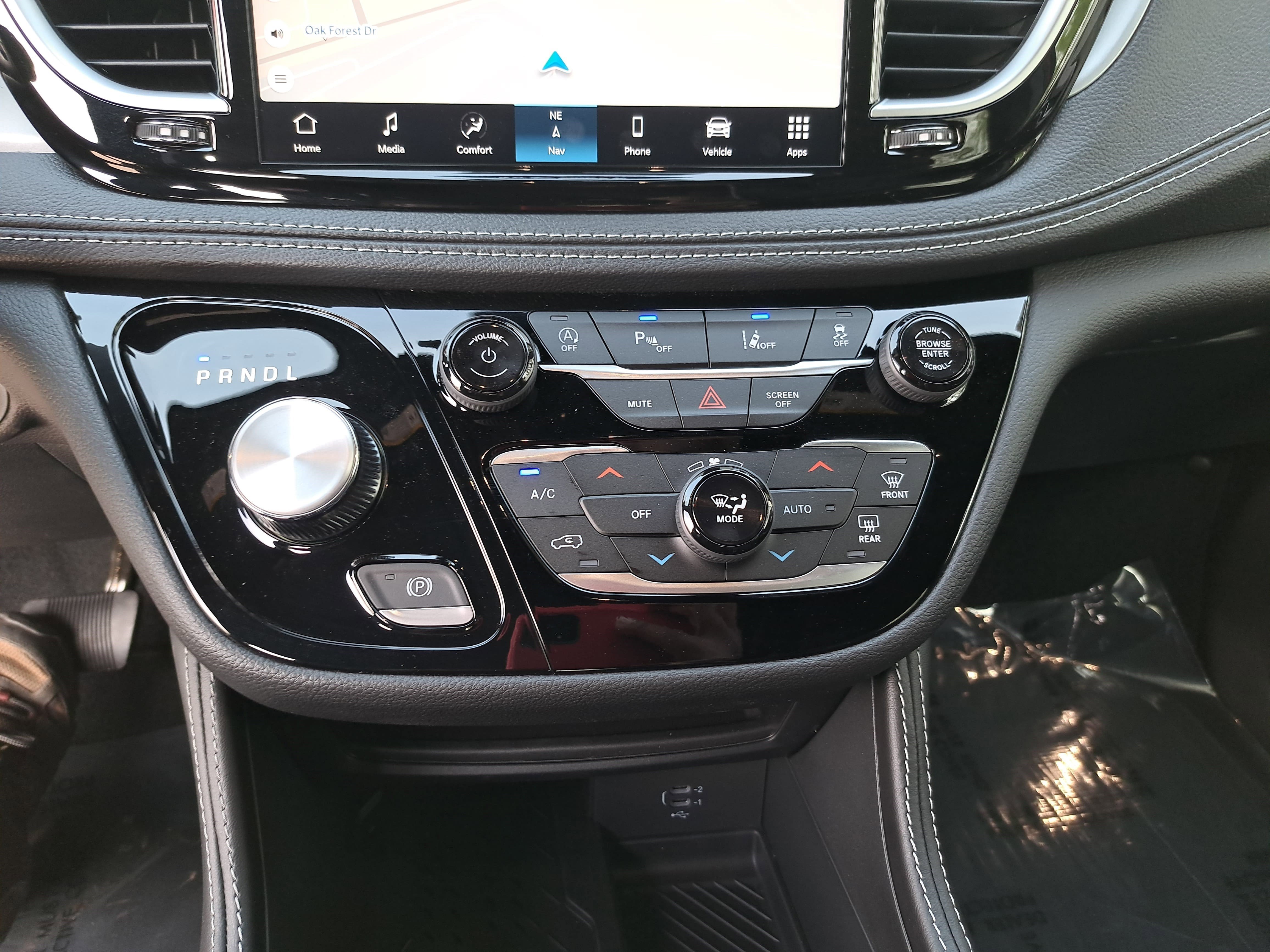 New 2026 Chrysler Pacifica Limited image 24