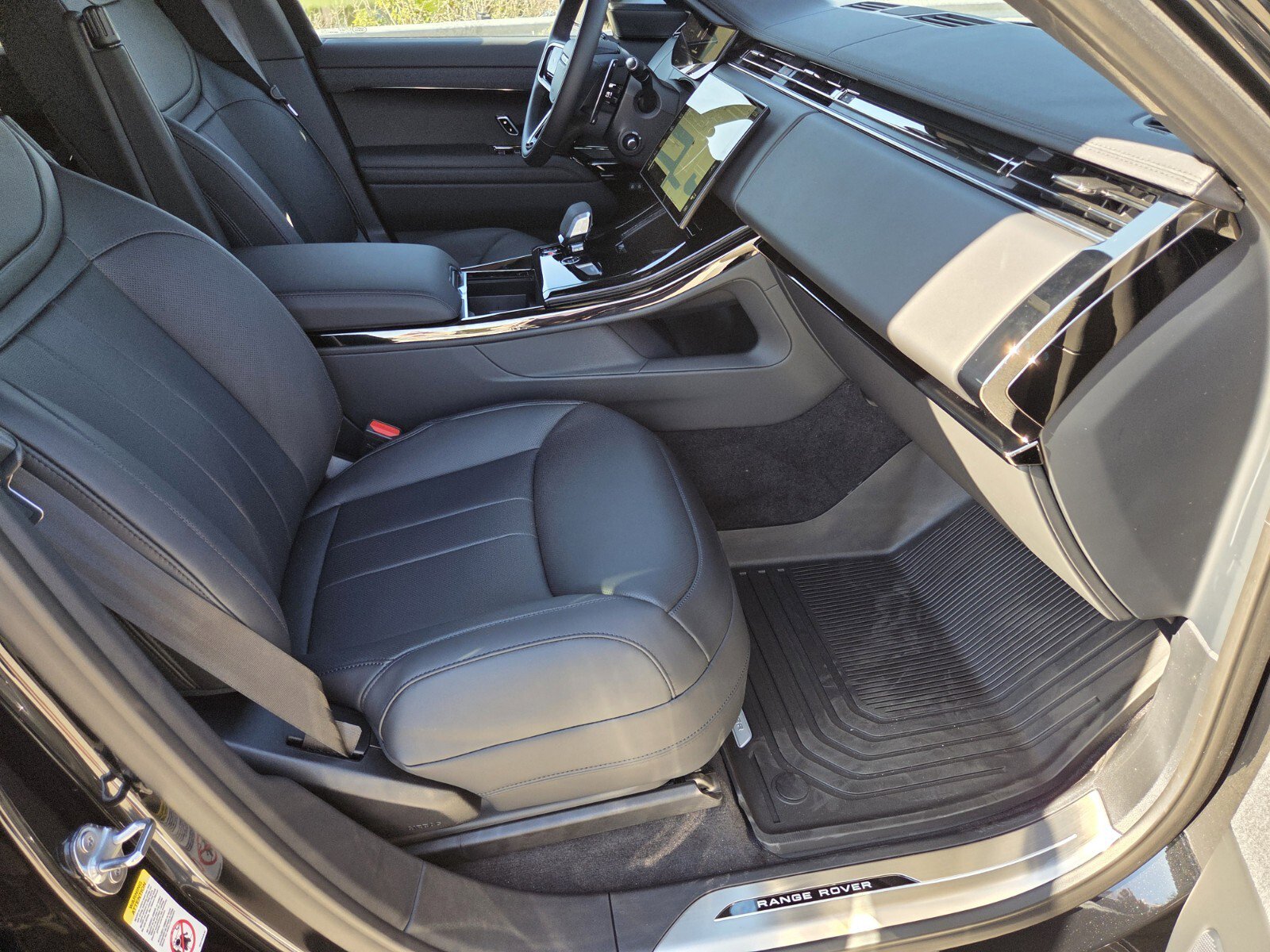 New 2025 Land Rover Range Rover Sport Dynamic SE image 3