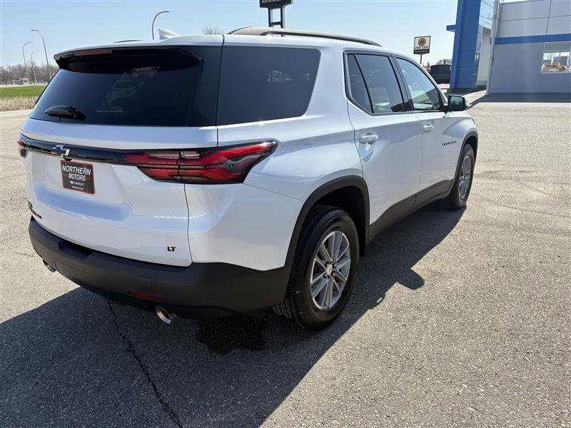 Used 2022 Chevrolet Traverse LT w/ Midnight/Sport Edition image 3