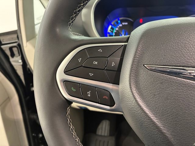 Used 2024 Chrysler Pacifica Select image 23