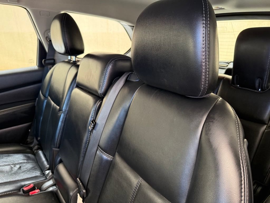 Used 2019 Nissan Pathfinder SL FWD image 25
