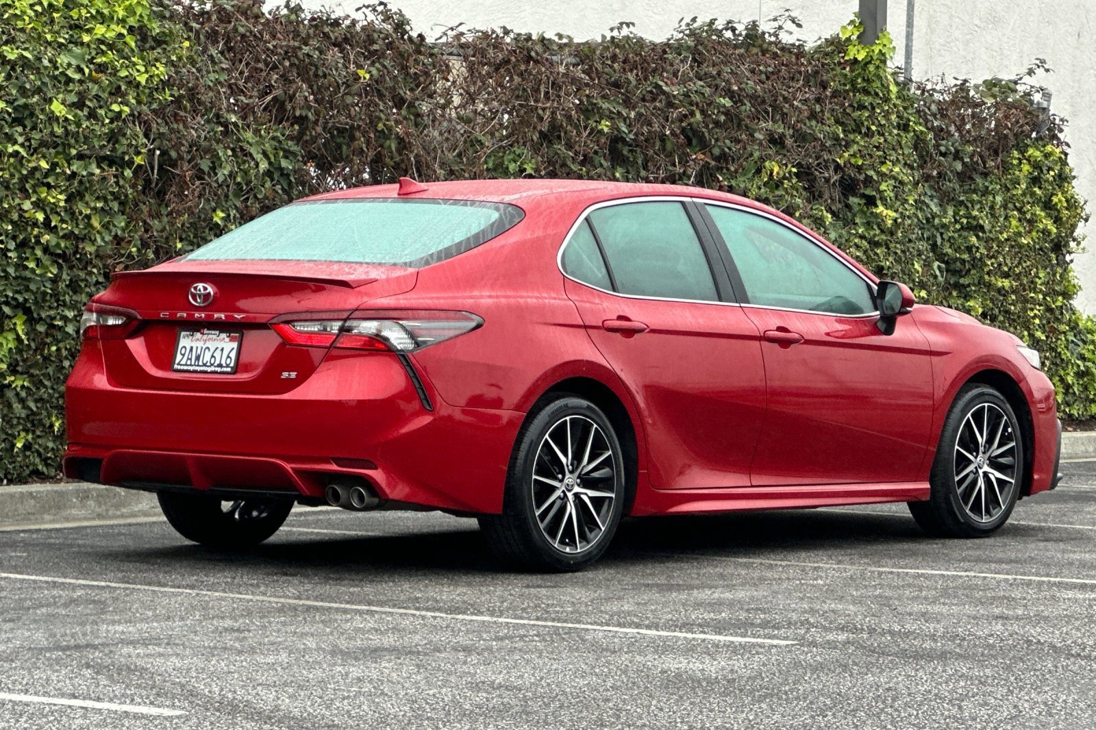 Used 2022 Toyota Camry SE image 4
