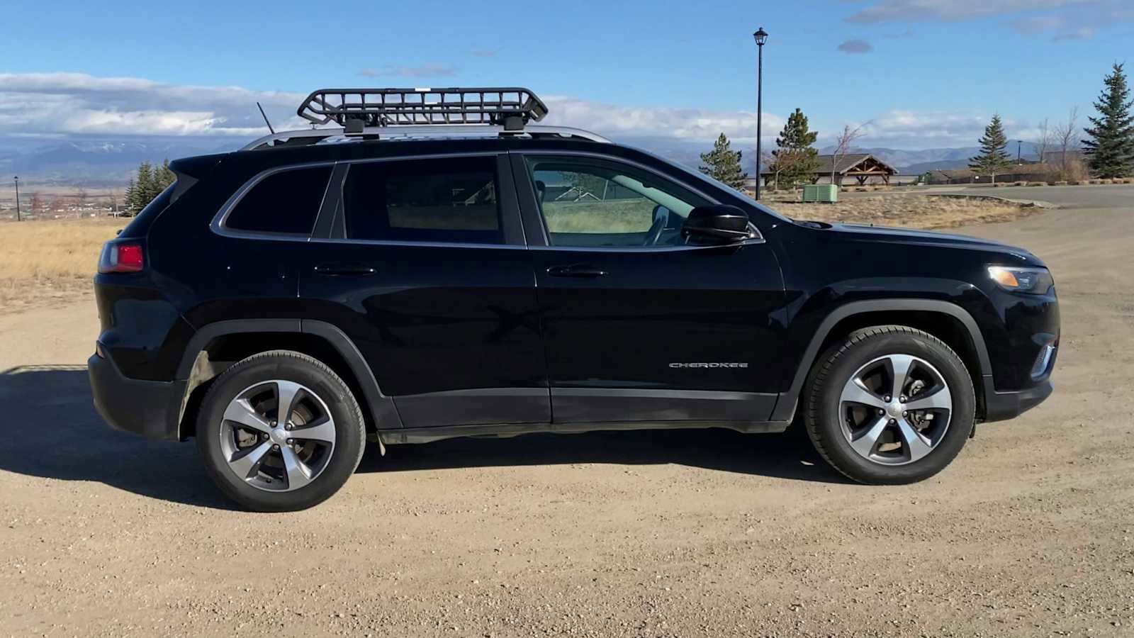 Used 2019 Jeep Cherokee Limited image 9